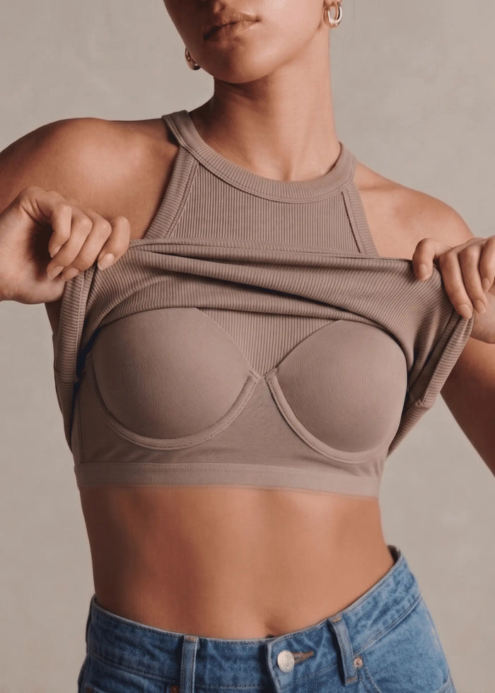 Détail du maintien intégré du top brun foncé | defaut brun foncé